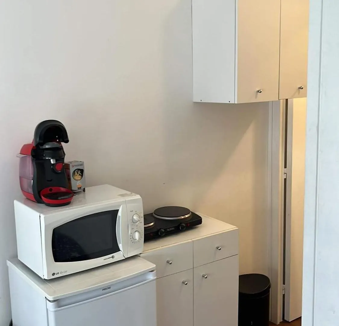 A 20eme Apartment *